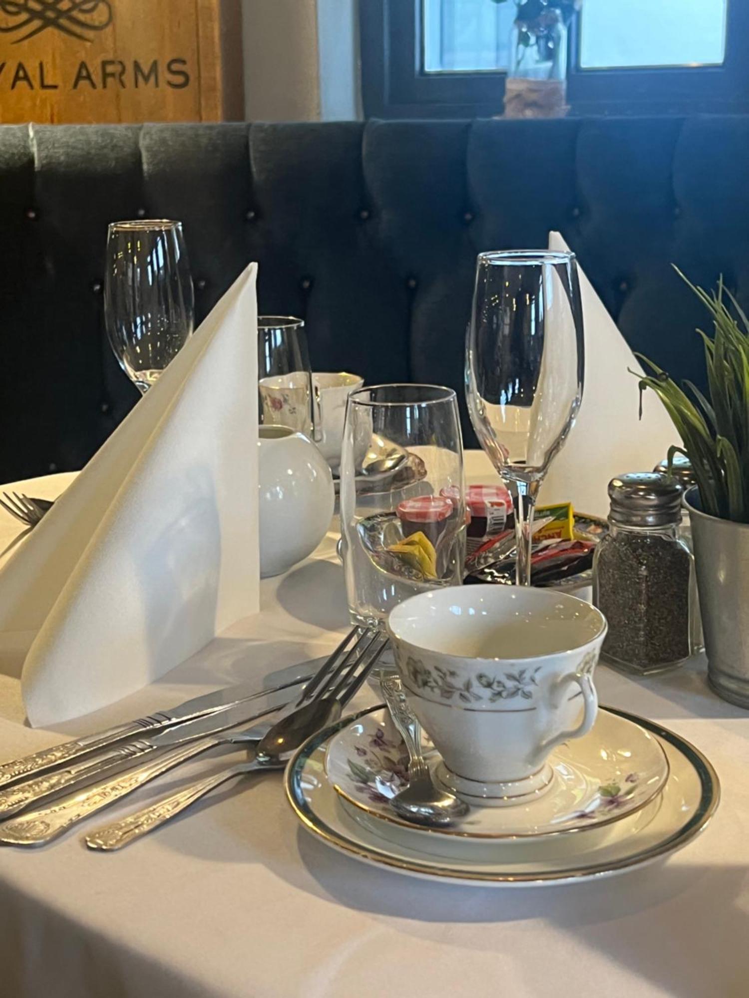 The Royal Arms Hotel Sutton Cheney Luaran gambar
